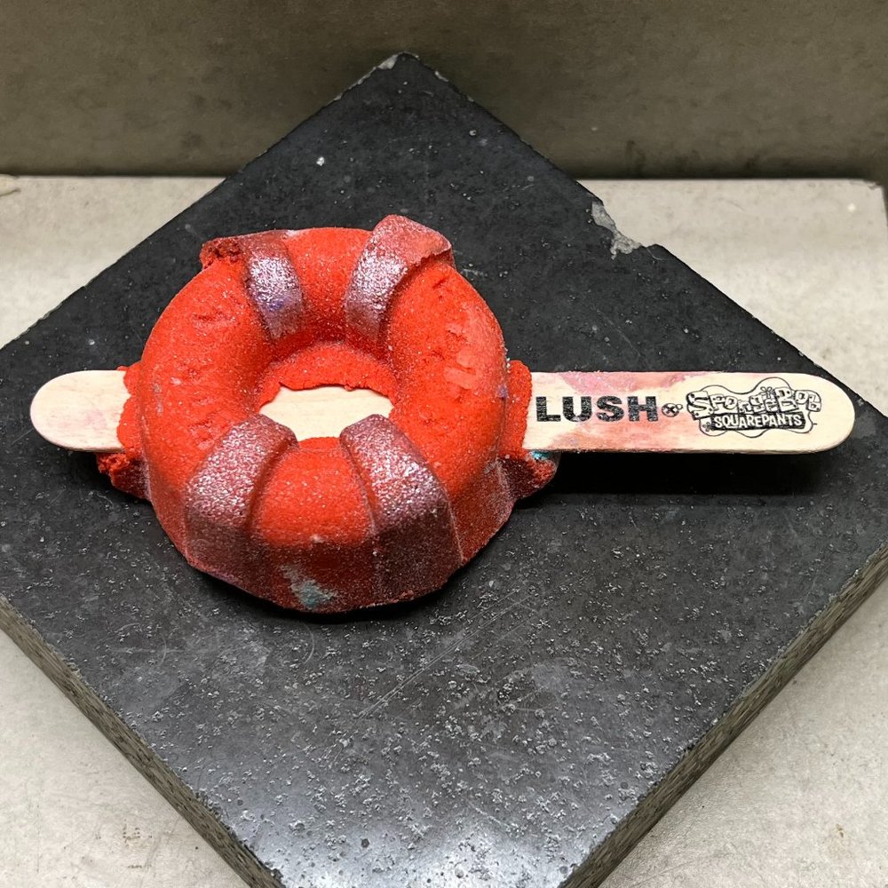 LUSH Kitchen Excl Bikini Bottom Reusable Bubble Bar SpongeBob Collab Box